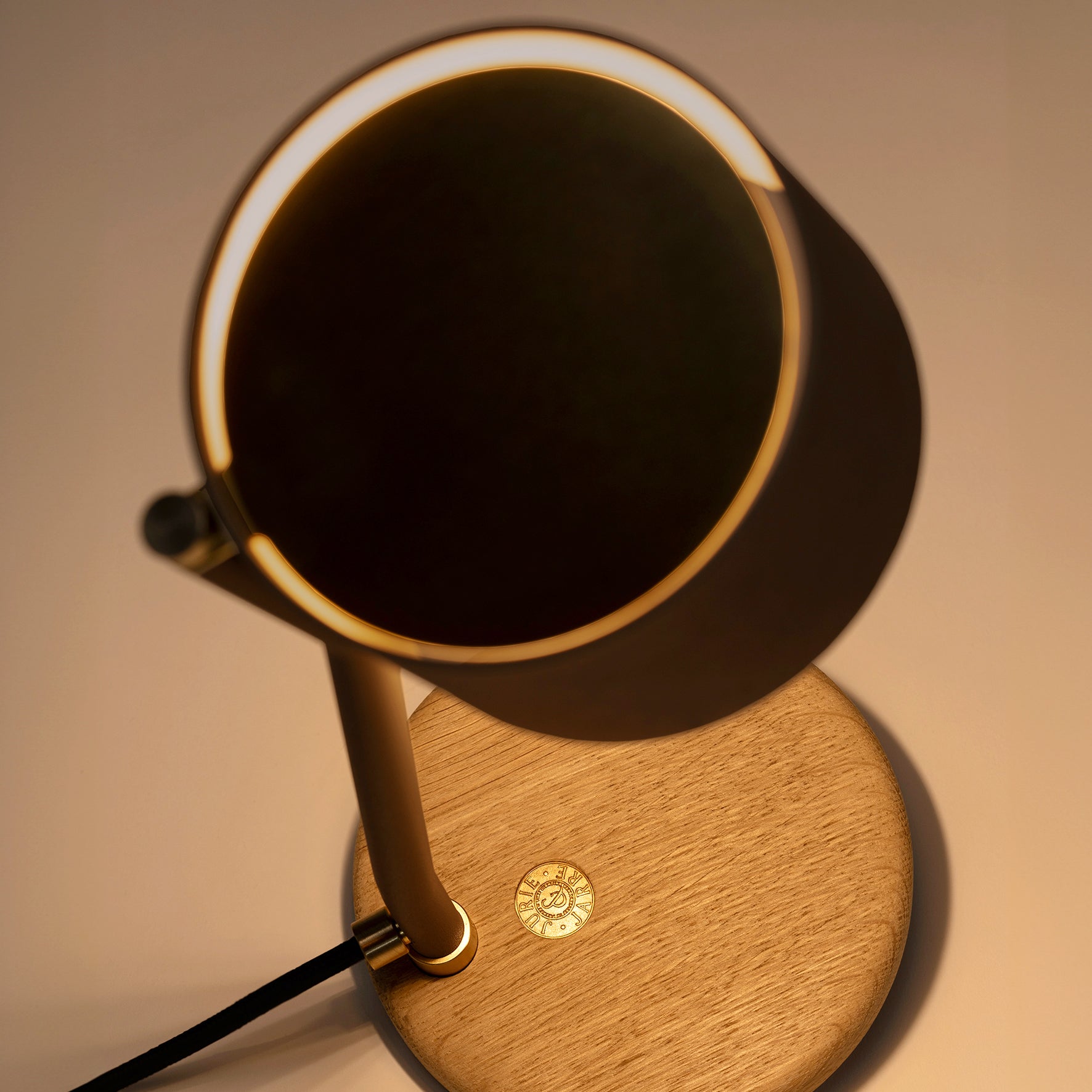 Lampe à poser design recyclé et artisanat français Canopée - JURIE & JARRE - La Maison MilanaiseCALA06FONOBlanc AlbâtreChêne foncé recycléNoir