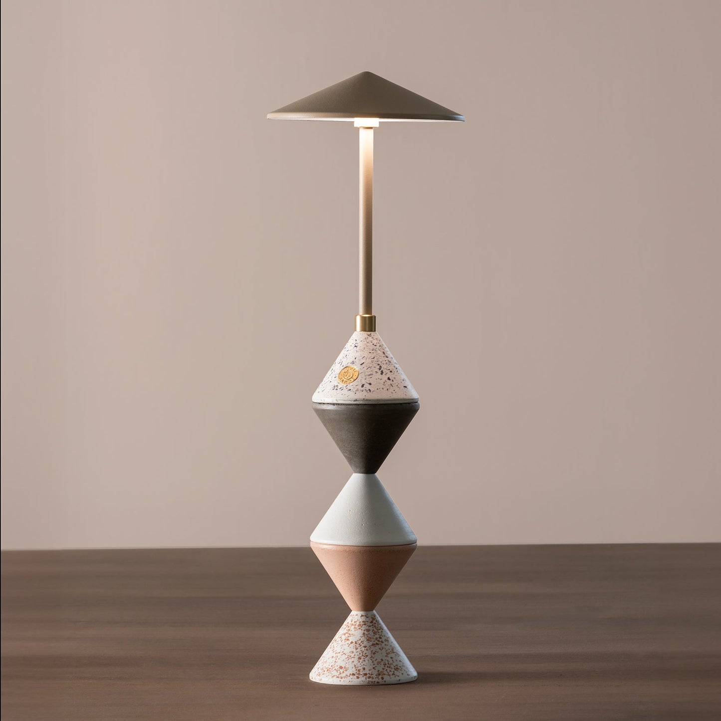 Lampe Baladeuse design et artisanale made in France Aurore - JURIE & JARRE - La Maison MilanaiseAUBA06MEBlanc AlbâtreMELO - coquilles de moules recyclées