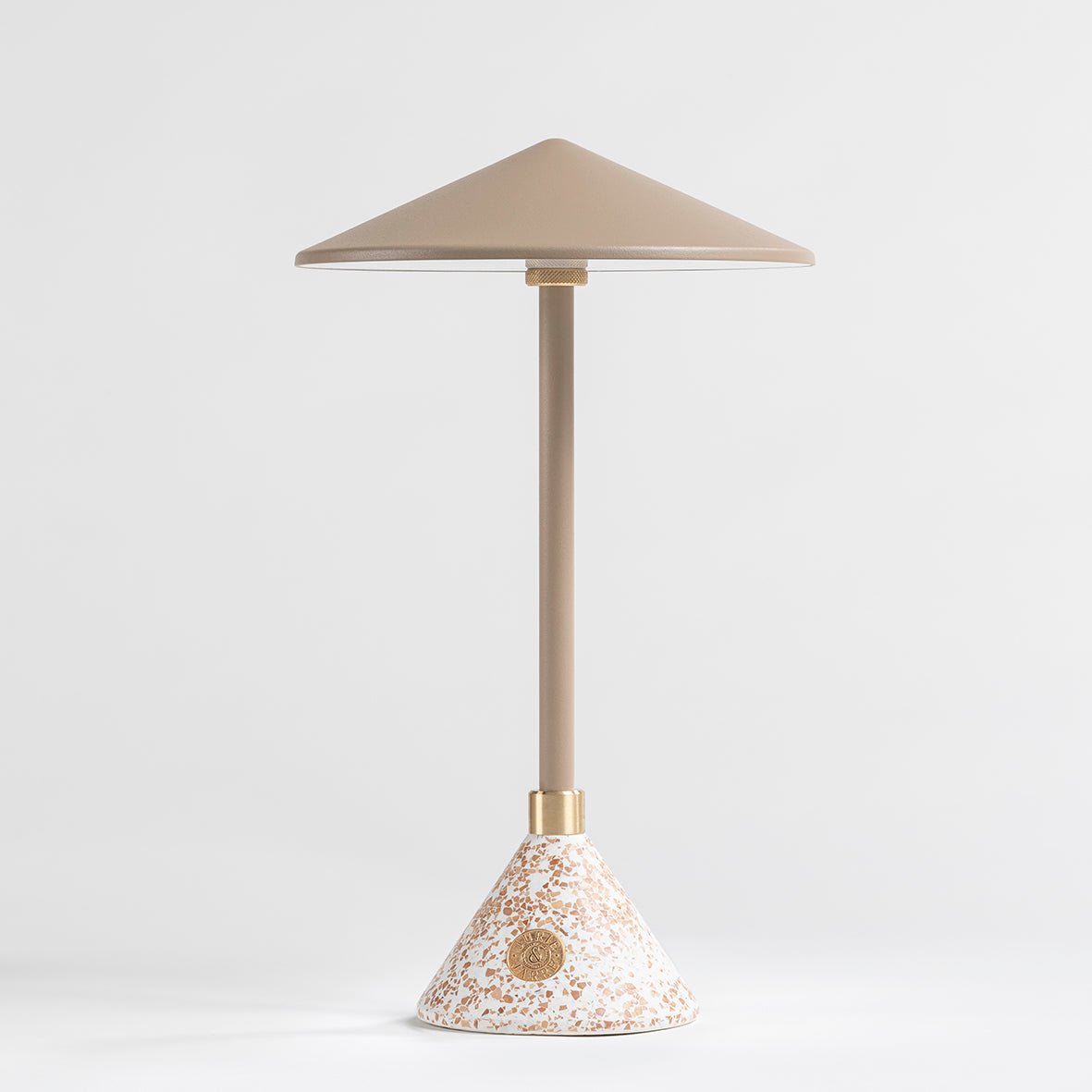 Lampe Baladeuse design et artisanale made in France Aurore - JURIE & JARRE - La Maison MilanaiseAUBA01OFBeige LinOFEL - coquilles d'oeufs recyclées