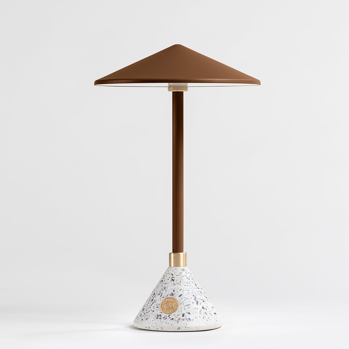 Lampe Baladeuse design et artisanale made in France Aurore - JURIE & JARRE - La Maison MilanaiseAUBA02MEBrun CognacMELO - coquilles de moules recyclées