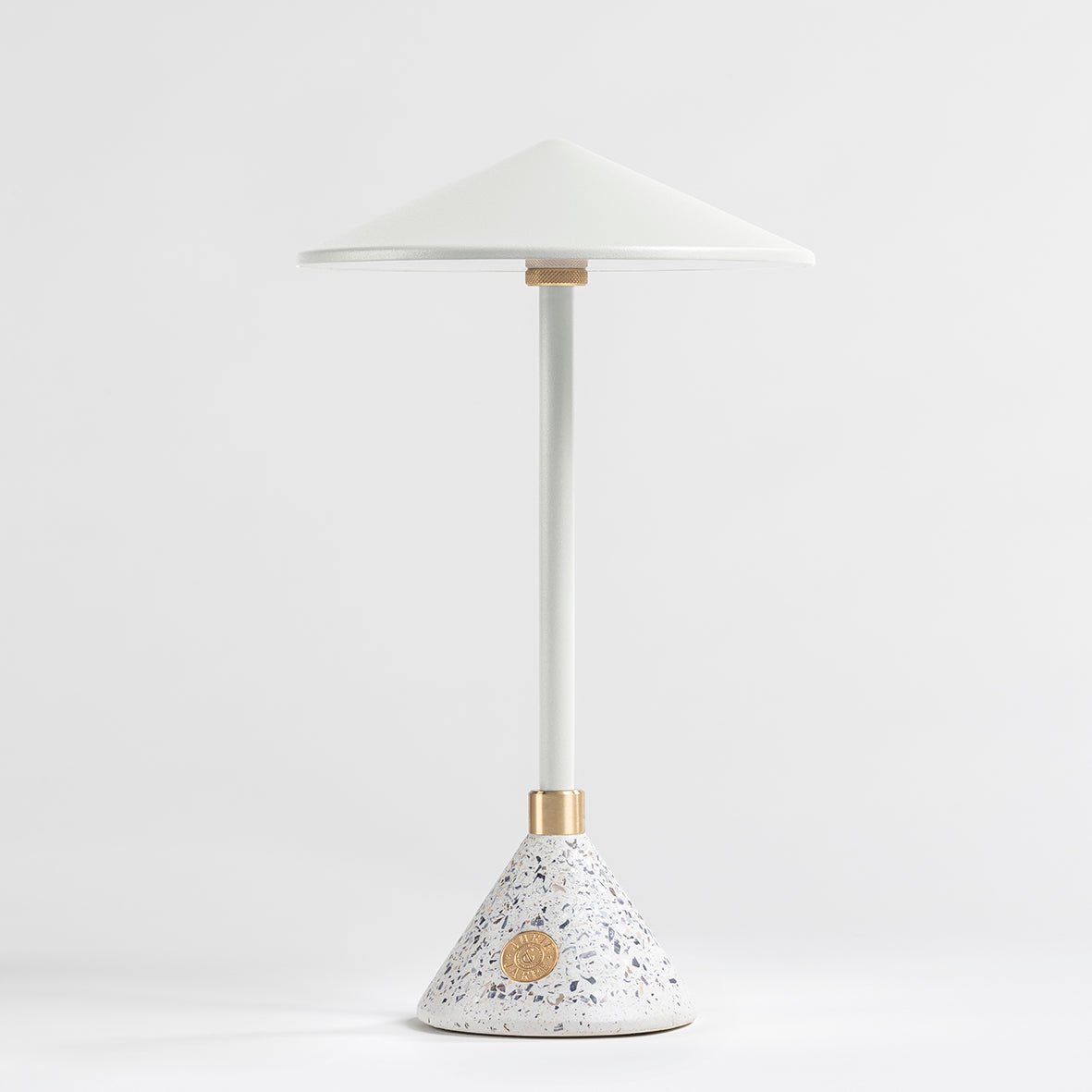 Lampe Baladeuse design et artisanale made in France Aurore - JURIE & JARRE - La Maison MilanaiseAUBA06MEBlanc AlbâtreMELO - coquilles de moules recyclées