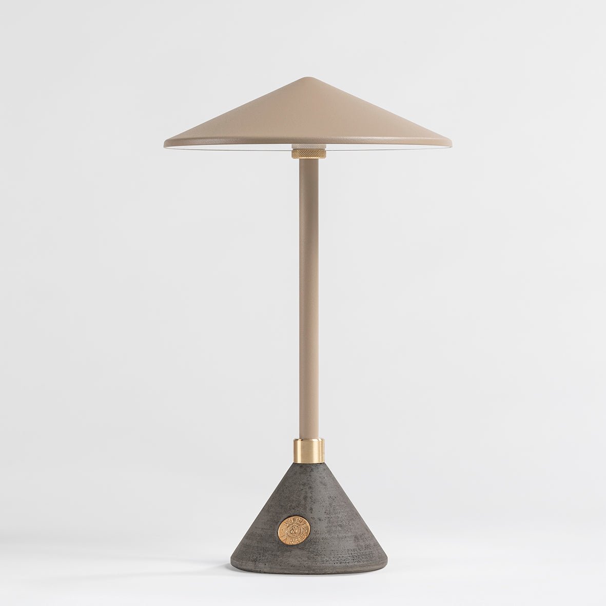 Lampe Baladeuse design et artisanale made in France Aurore - JURIE & JARRE - La Maison MilanaiseAUBA01BABeige LinBAMA - déchets du batiment recyclés