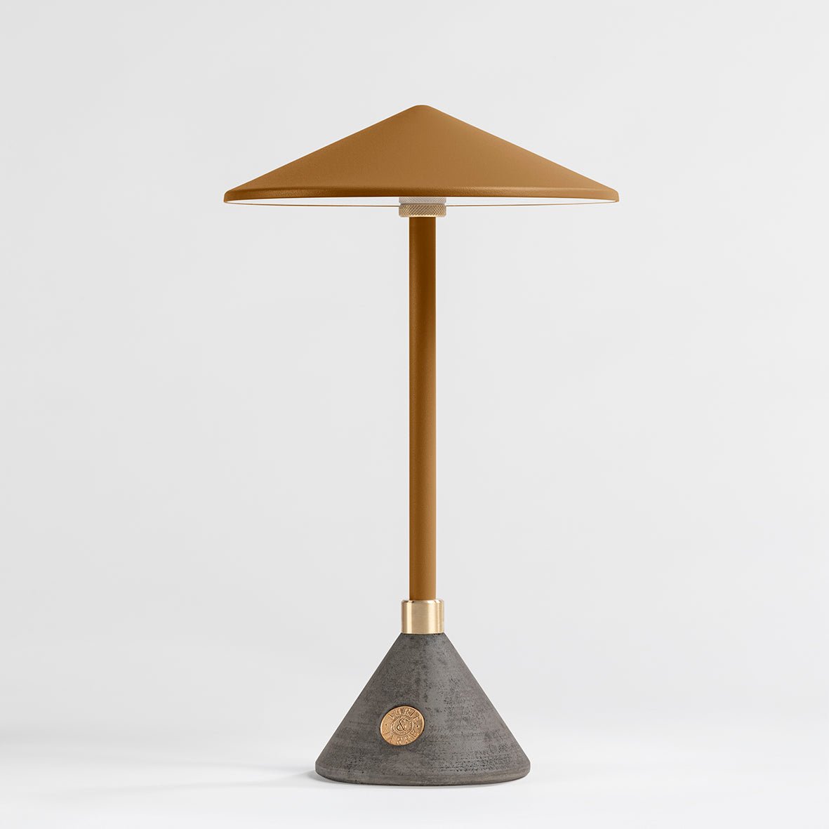 Lampe Baladeuse design et artisanale made in France Aurore - JURIE & JARRE - La Maison MilanaiseAUBA03BAJaune SafranBAMA - déchets du batiment recyclés