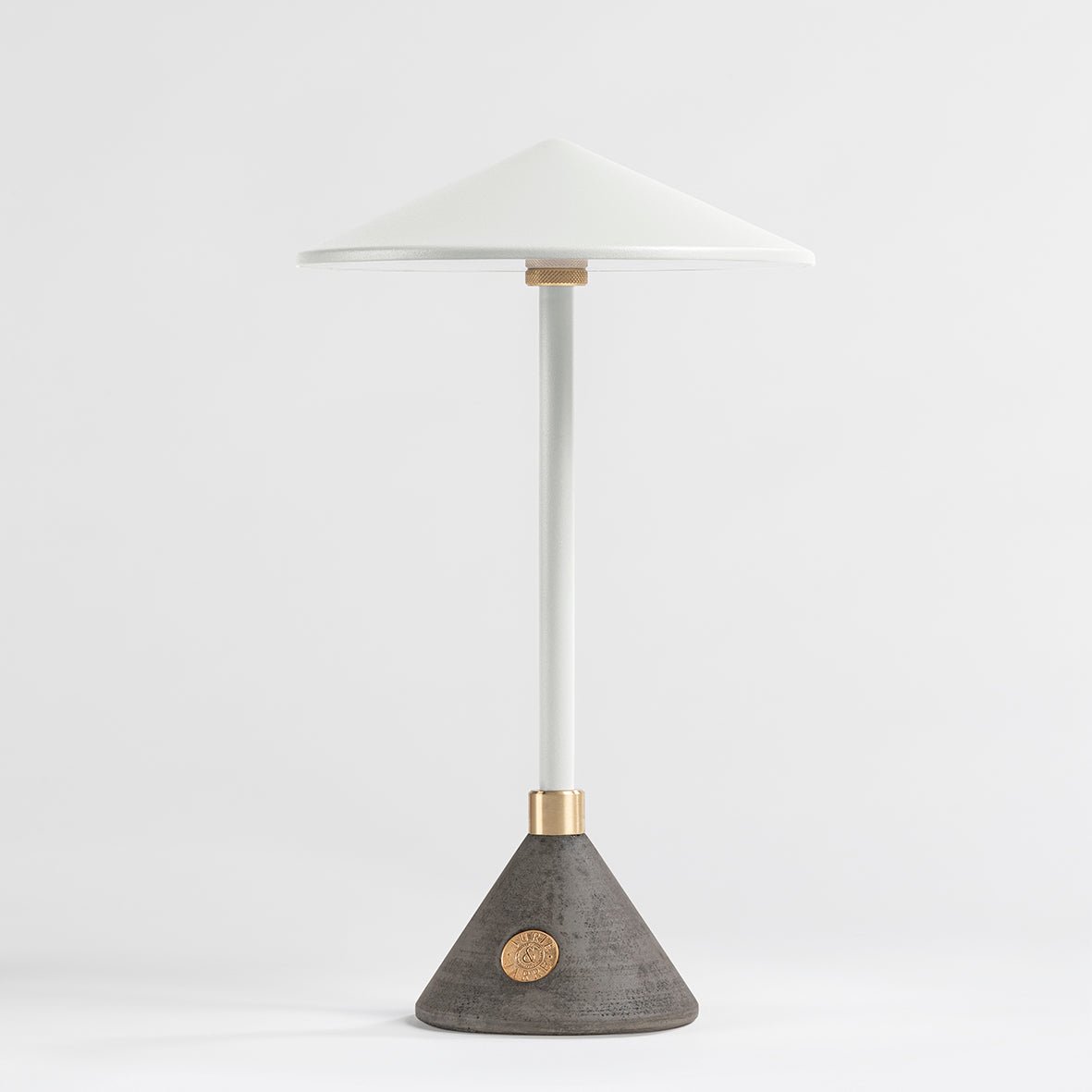 Lampe Baladeuse design et artisanale made in France Aurore - JURIE & JARRE - La Maison MilanaiseAUBA06BABlanc AlbâtreBAMA - déchets du batiment recyclés