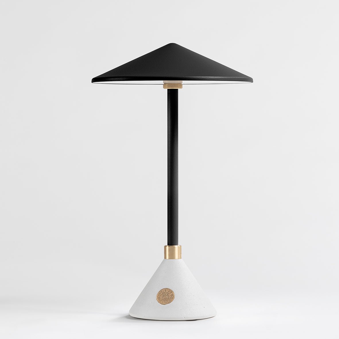 Lampe Baladeuse design et artisanale made in France Aurore - JURIE & JARRE - La Maison MilanaiseAUBA10SINoir EbèneSILO - Silice recyclée