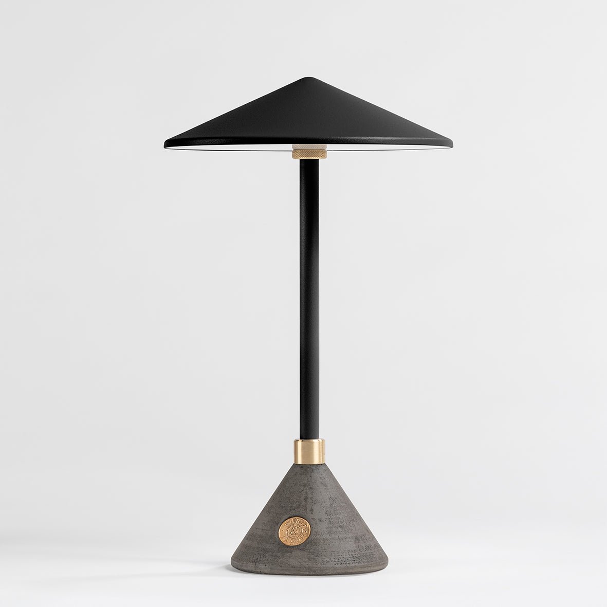 Lampe Baladeuse design et artisanale made in France Aurore - JURIE & JARRE - La Maison MilanaiseAUBA10BANoir EbèneBAMA - déchets du batiment recyclés