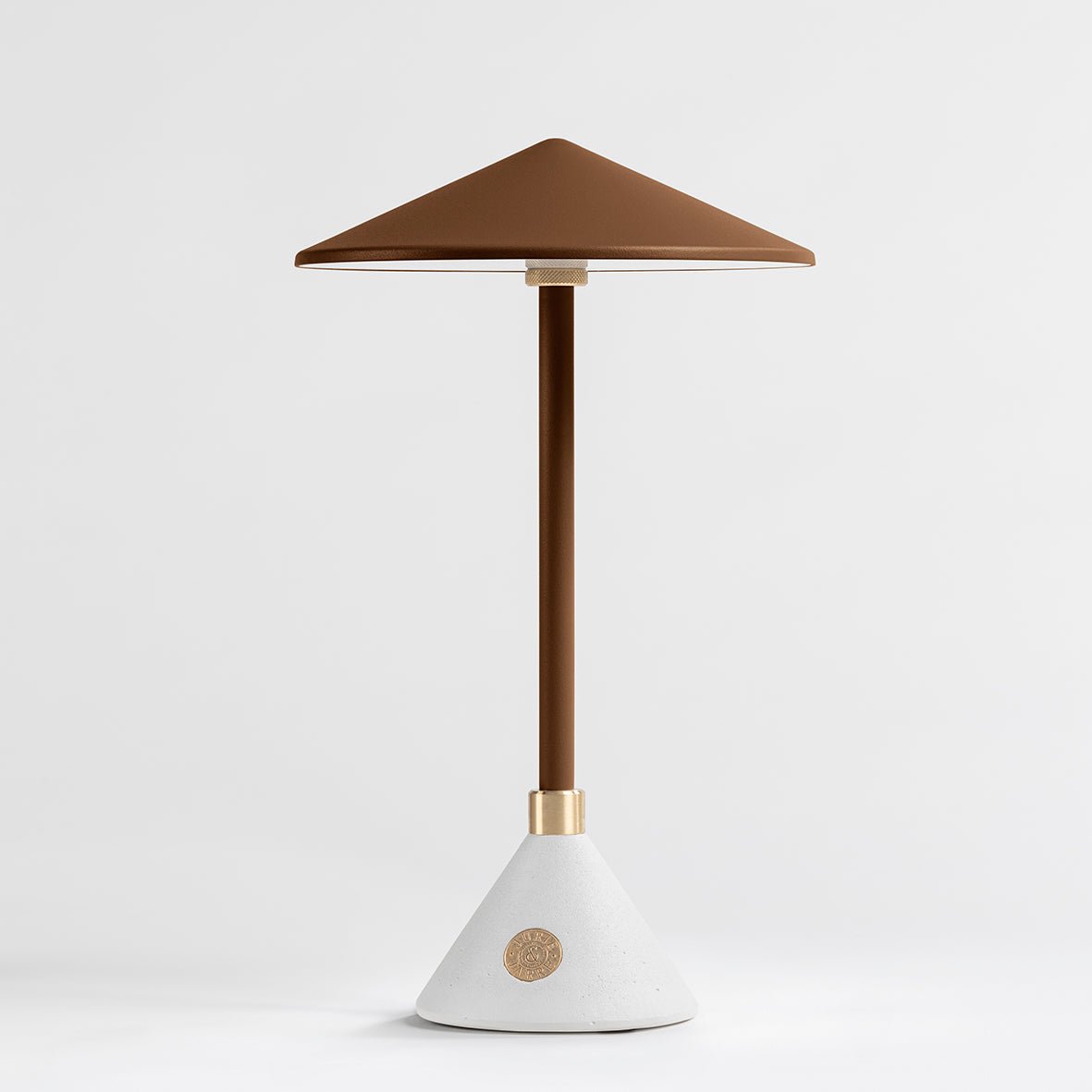 Lampe Baladeuse design et artisanale made in France Aurore - JURIE & JARRE - La Maison MilanaiseAUBA02SIBrun CognacSILO - Silice recyclée