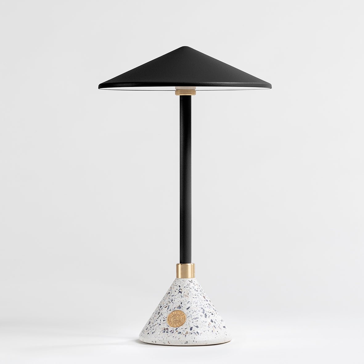 Lampe Baladeuse design et artisanale made in France Aurore - JURIE & JARRE - La Maison MilanaiseAUBA10MENoir EbèneMELO - coquilles de moules recyclées