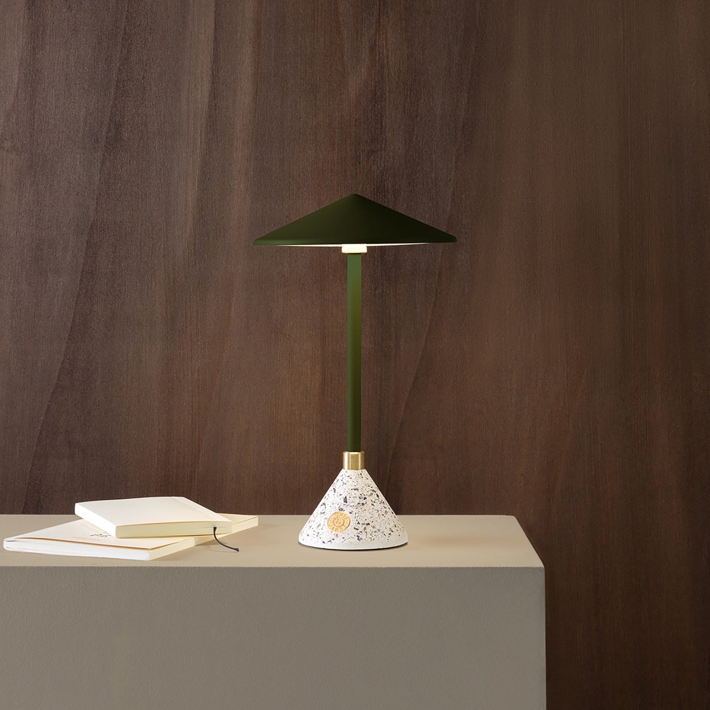 Lampe Baladeuse design et artisanale made in France Aurore - JURIE & JARRE - La Maison MilanaiseAUBA06MEBlanc AlbâtreMELO - coquilles de moules recyclées