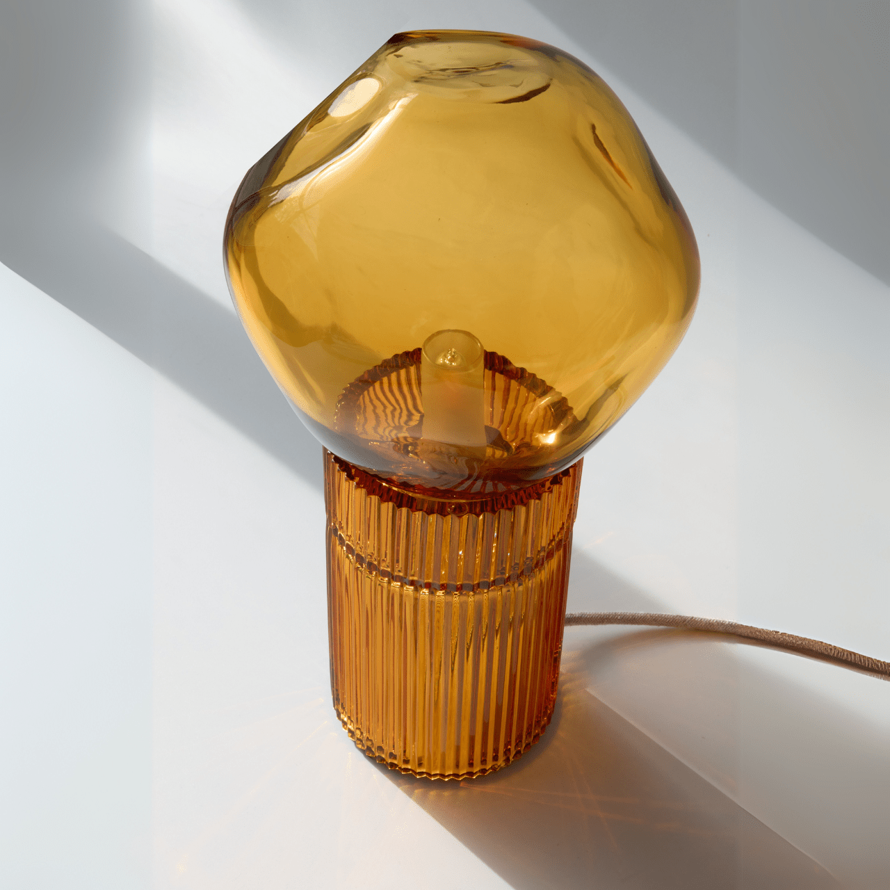 Lampe Nina Nuvelo en cristal soufflé à la main - STUDIO BOJOLA - La Maison MilanaiseNINAN - 1Ambre