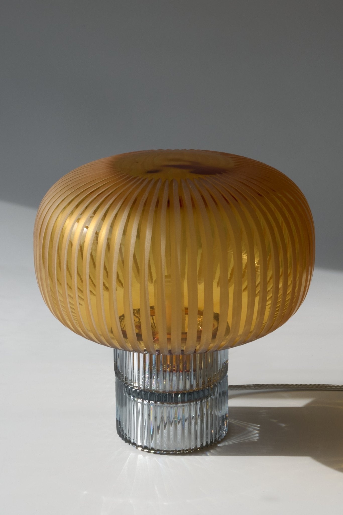 Lampe Tello en Cristal soufflé et gravé à la main - STUDIO BOJOLA - La Maison MilanaiseTELLOG2Grande H26xL26cm2
