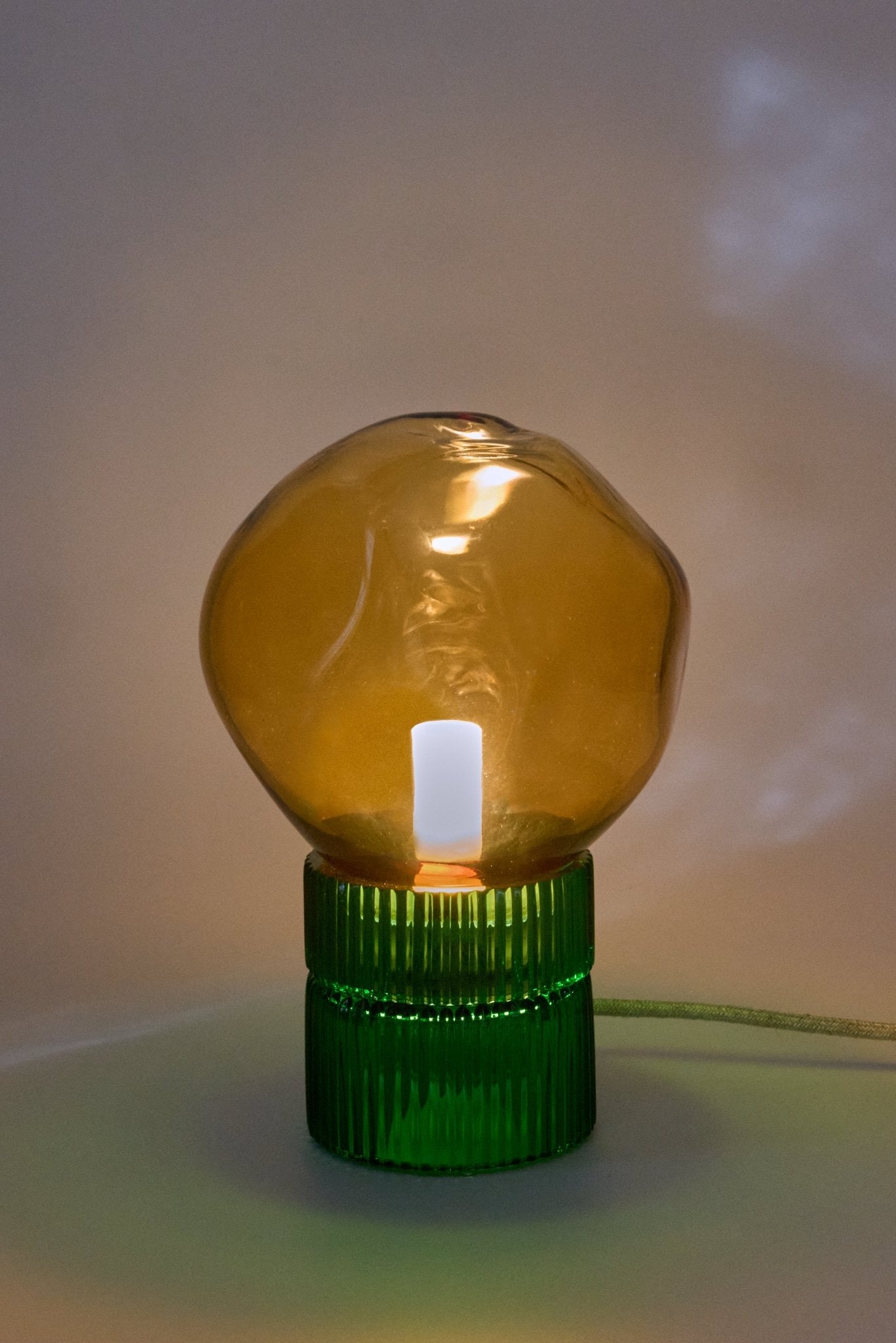 Lampe Tello en cristal soufflé et gravé à la main - STUDIO BOJOLA - La Maison MilanaiseTELLON - 8Vert et Ambre