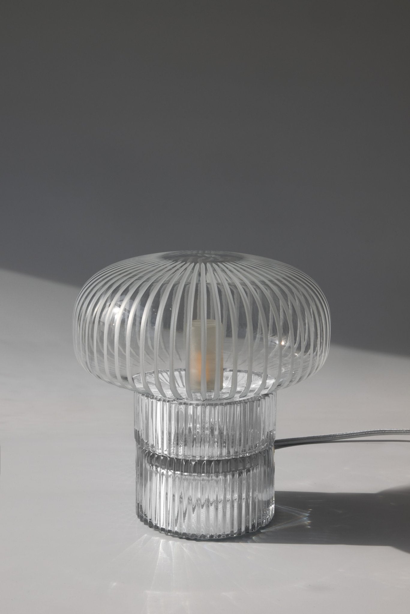Lampe Tello en Cristal soufflé et gravé à la main - STUDIO BOJOLA - La Maison MilanaiseTELLOG3Grande H26xL26cm3