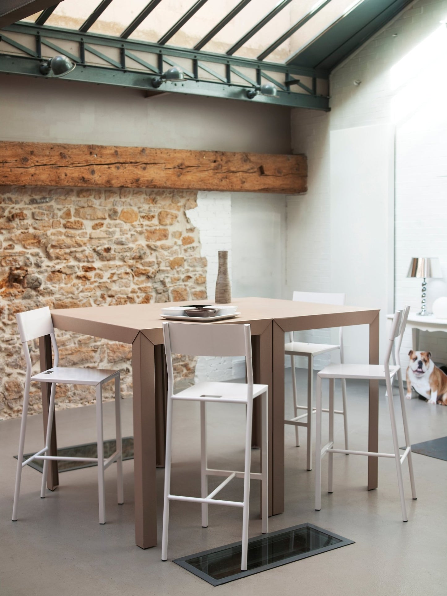 Mange - Debout carré 80cm en aluminium Zef - MATIERE GRISE - La Maison MilanaiseMD80ZEF77Brut Vernis fumé 241Droits