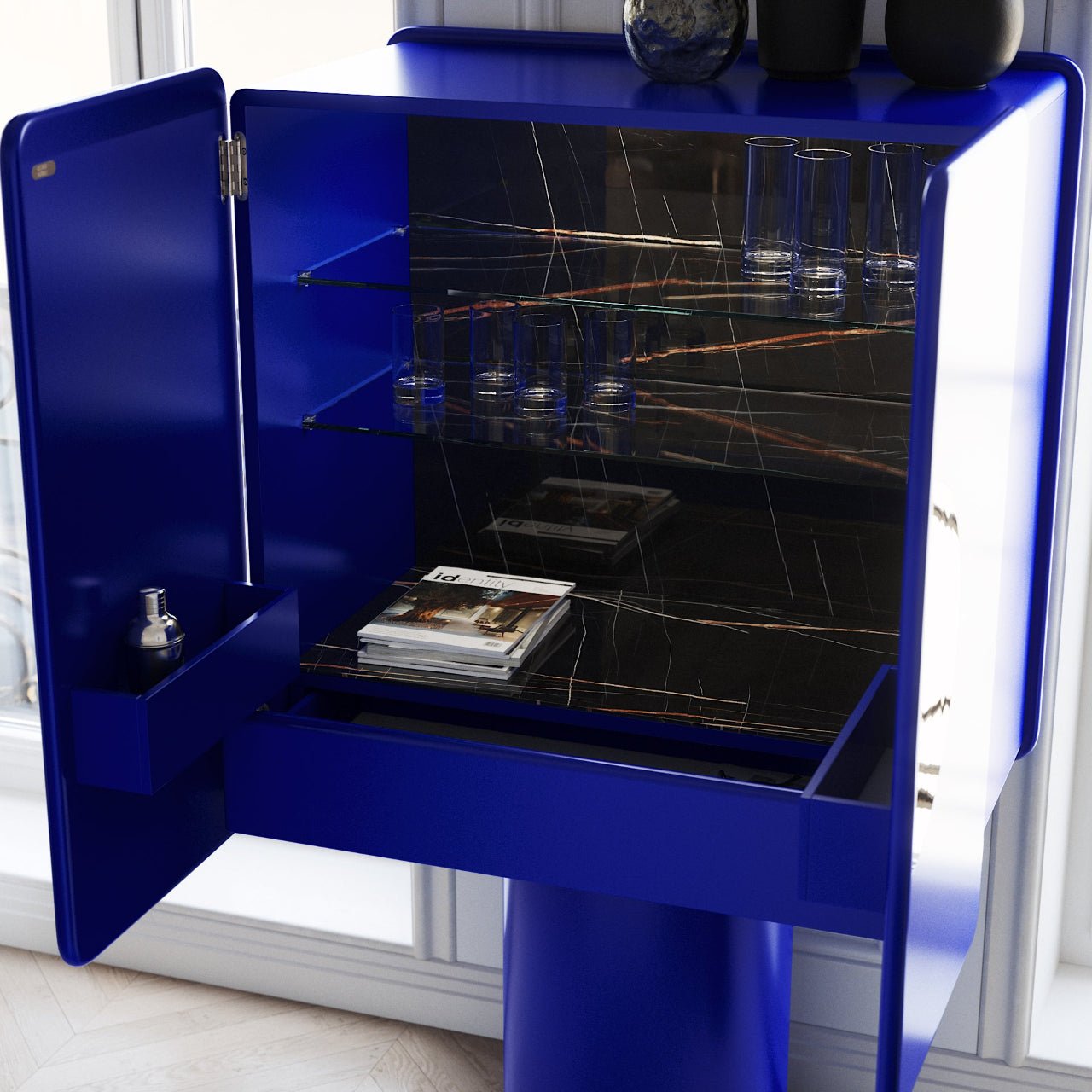 Meuble bar REGIS Bleu électrique – insert céramique Sahara Noir - ULTRA MOBILI - La Maison MilanaiseBRG