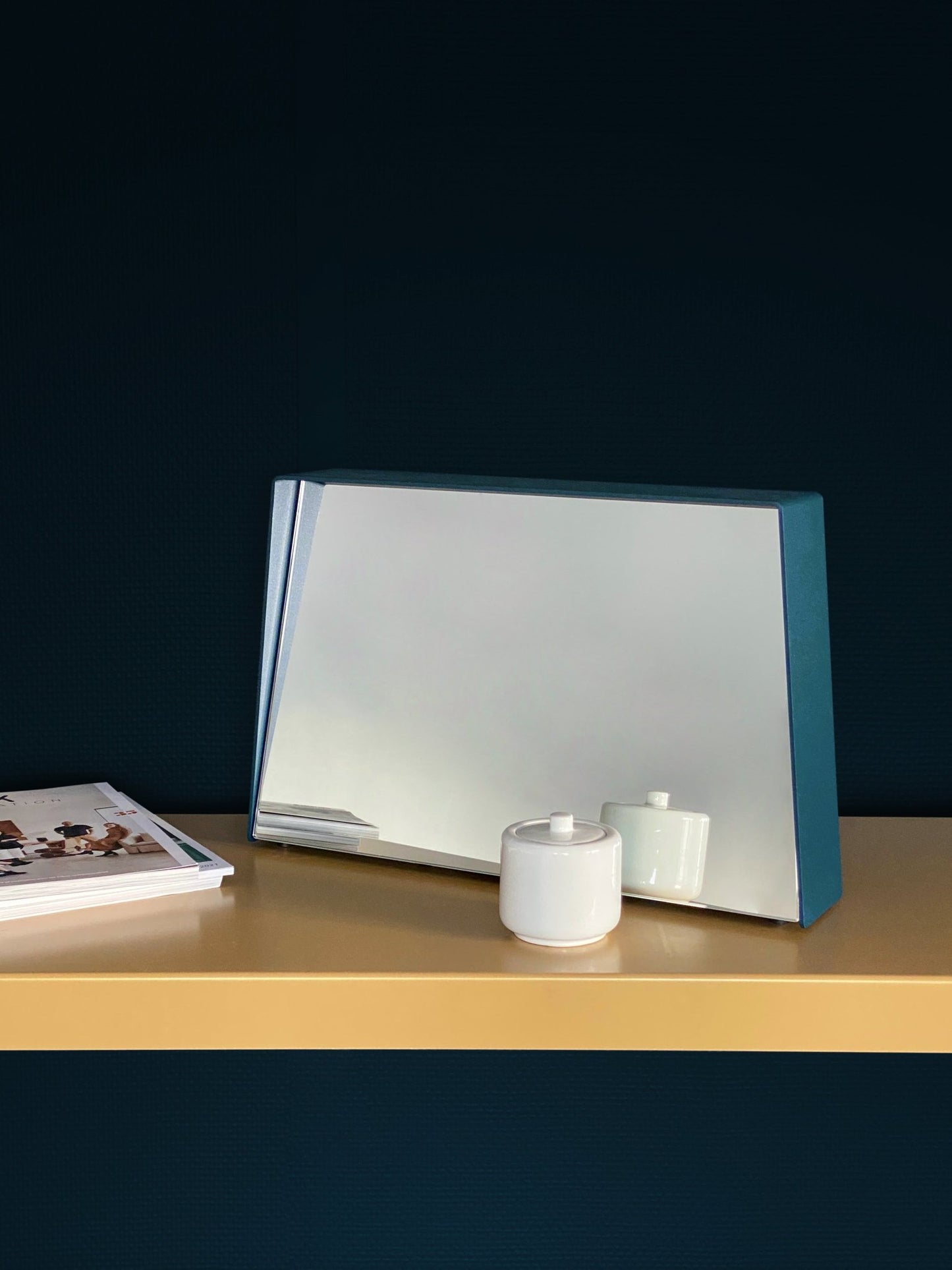 Miroir trapèze en métal Miroir HD - MATIERE GRISE - La Maison MilanaiseMIROIRHD - 6133" 74.9xP14xH45.8cmCanard 115