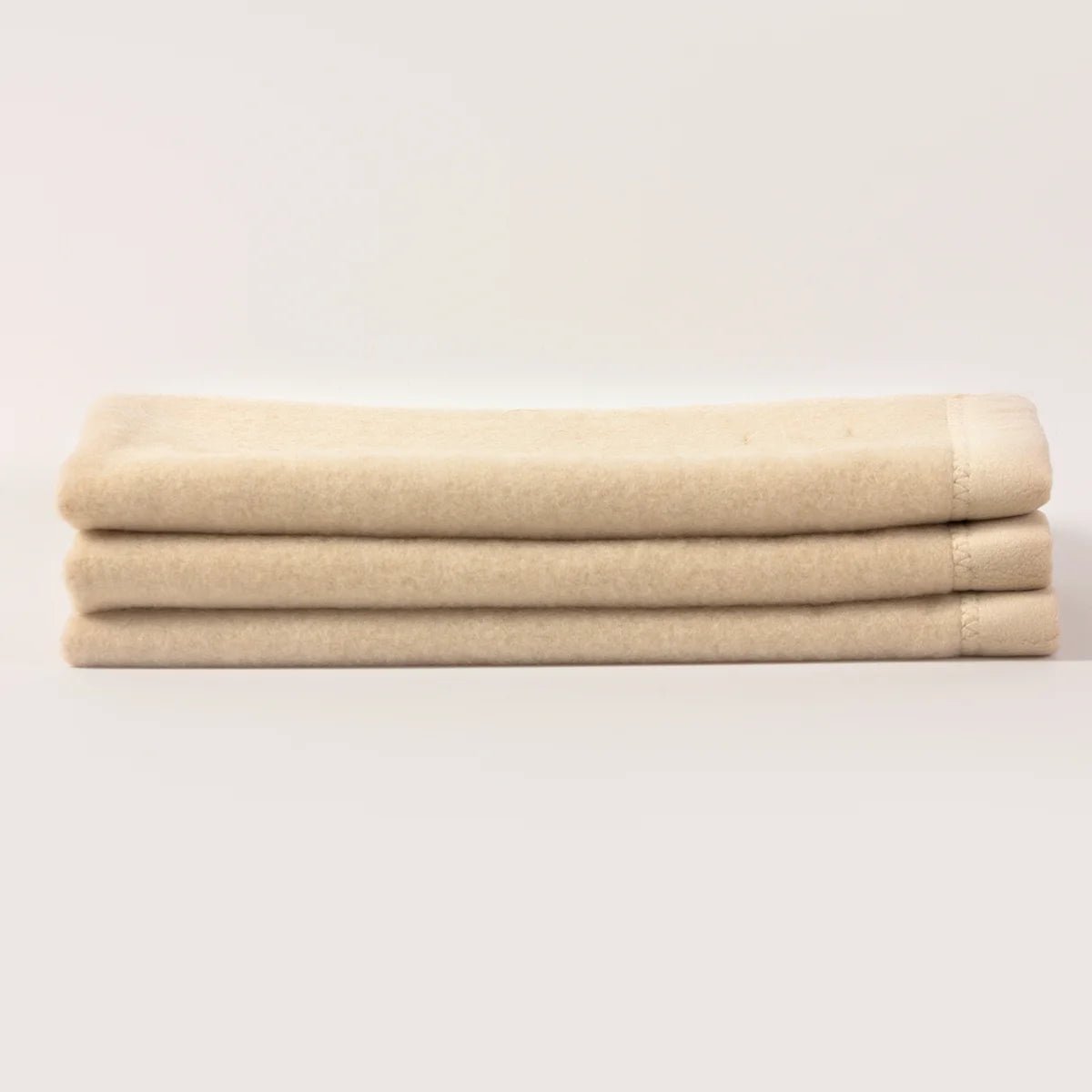Plaid 100% cachemire beige, laine haute qualité française Esparon - MIDIPY - La Maison MilanaiseCamel