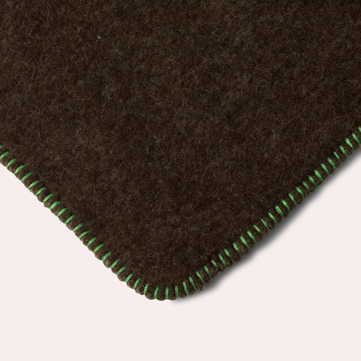 Plaid 100% Laine chocolat Madres - MIDIPY - La Maison MilanaiseBasilicSans porte - plaid