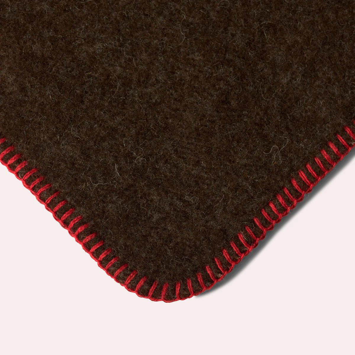 Plaid 100% Laine chocolat Madres - MIDIPY - La Maison MilanaiseCarminSans porte - plaid