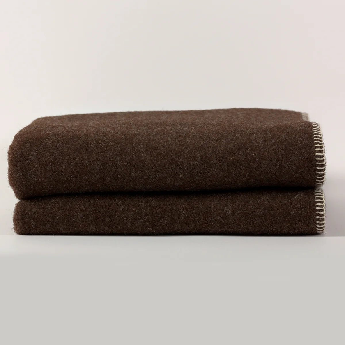 Plaid 100% Laine chocolat Madres - MIDIPY - La Maison MilanaiseEcruSans porte - plaid