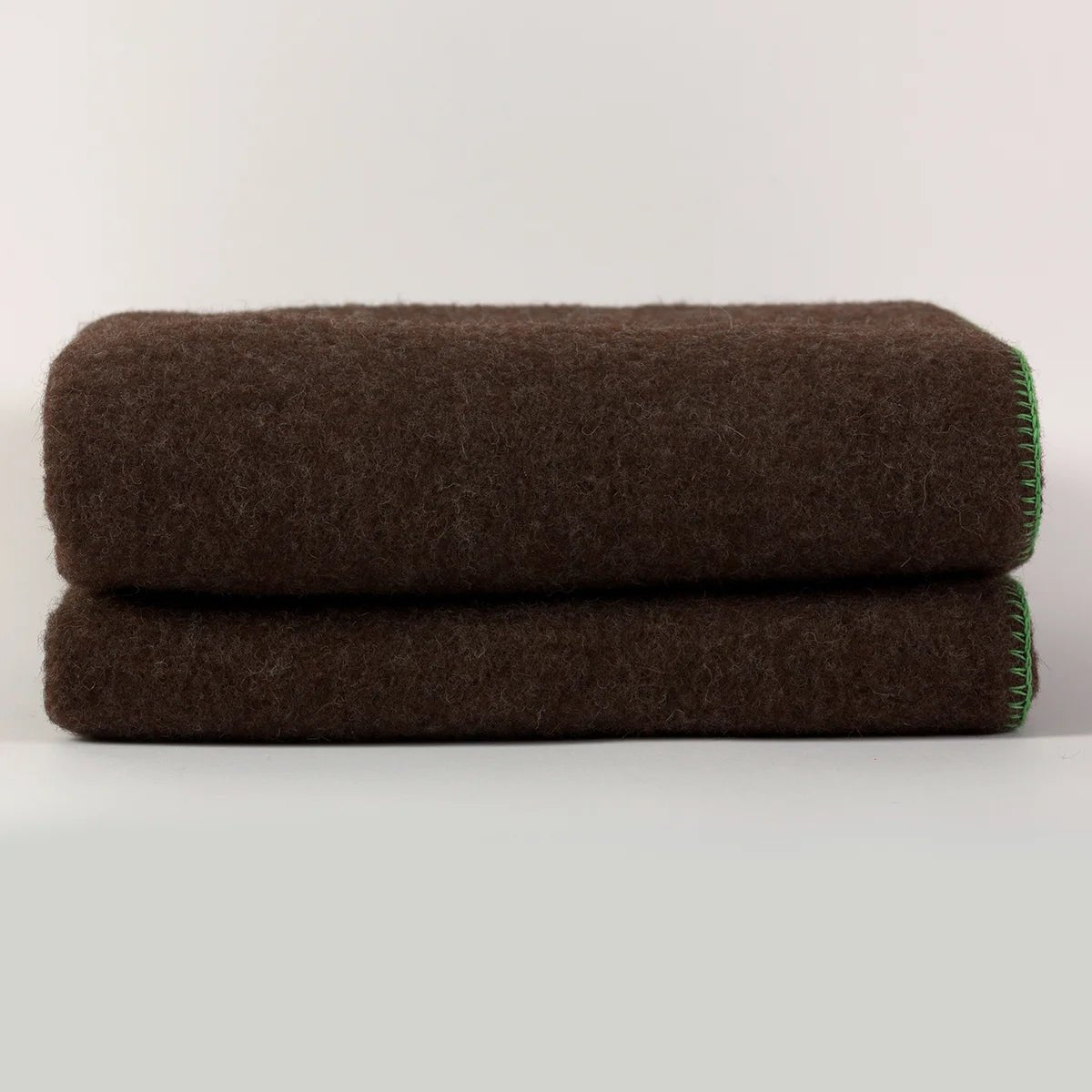 Plaid 100% Laine chocolat Madres - MIDIPY - La Maison MilanaiseBasilicChocolat