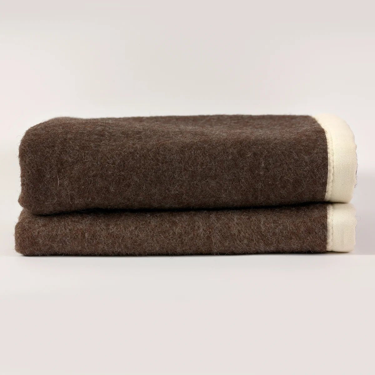 Plaid 100% Laine chocolat Marbore - MIDIPY - La Maison MilanaiseSans porte - plaid