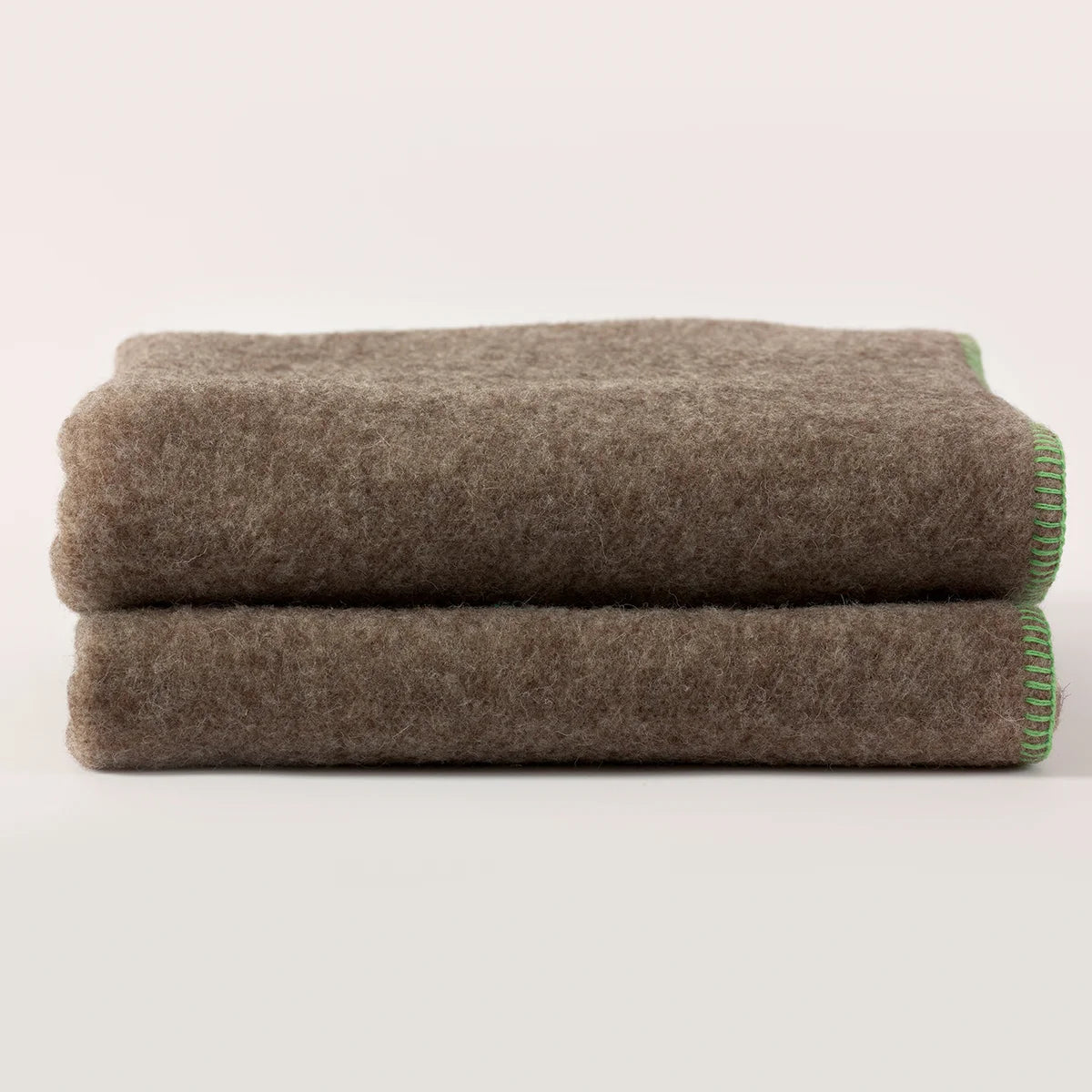 Plaid 100% Laine gris chiné Rhune - MIDIPY - La Maison MilanaiseBasilicSans porte - plaid