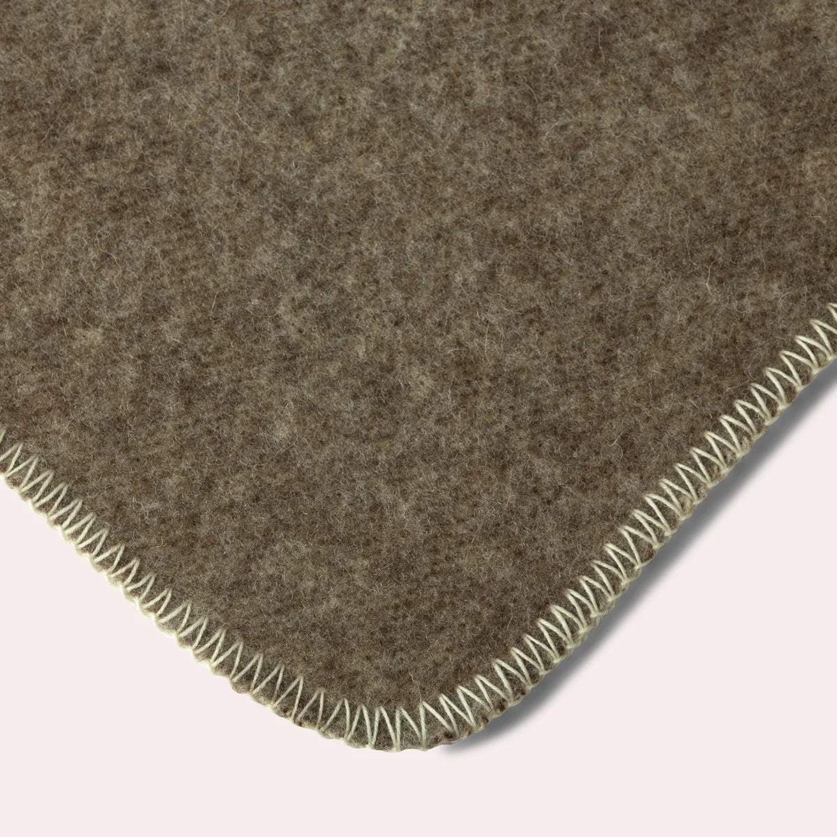 Plaid 100% Laine gris chiné Rhune - MIDIPY - La Maison MilanaiseEcruCarmin