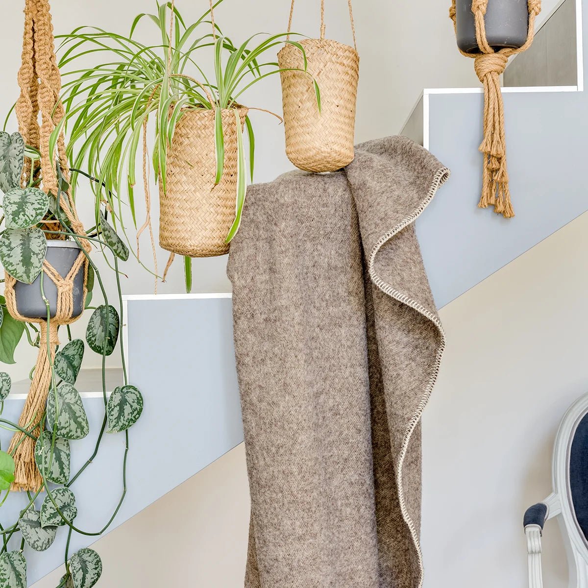 Plaid 100% Laine gris chiné Rhune - MIDIPY - La Maison MilanaiseCarminSans porte - plaid