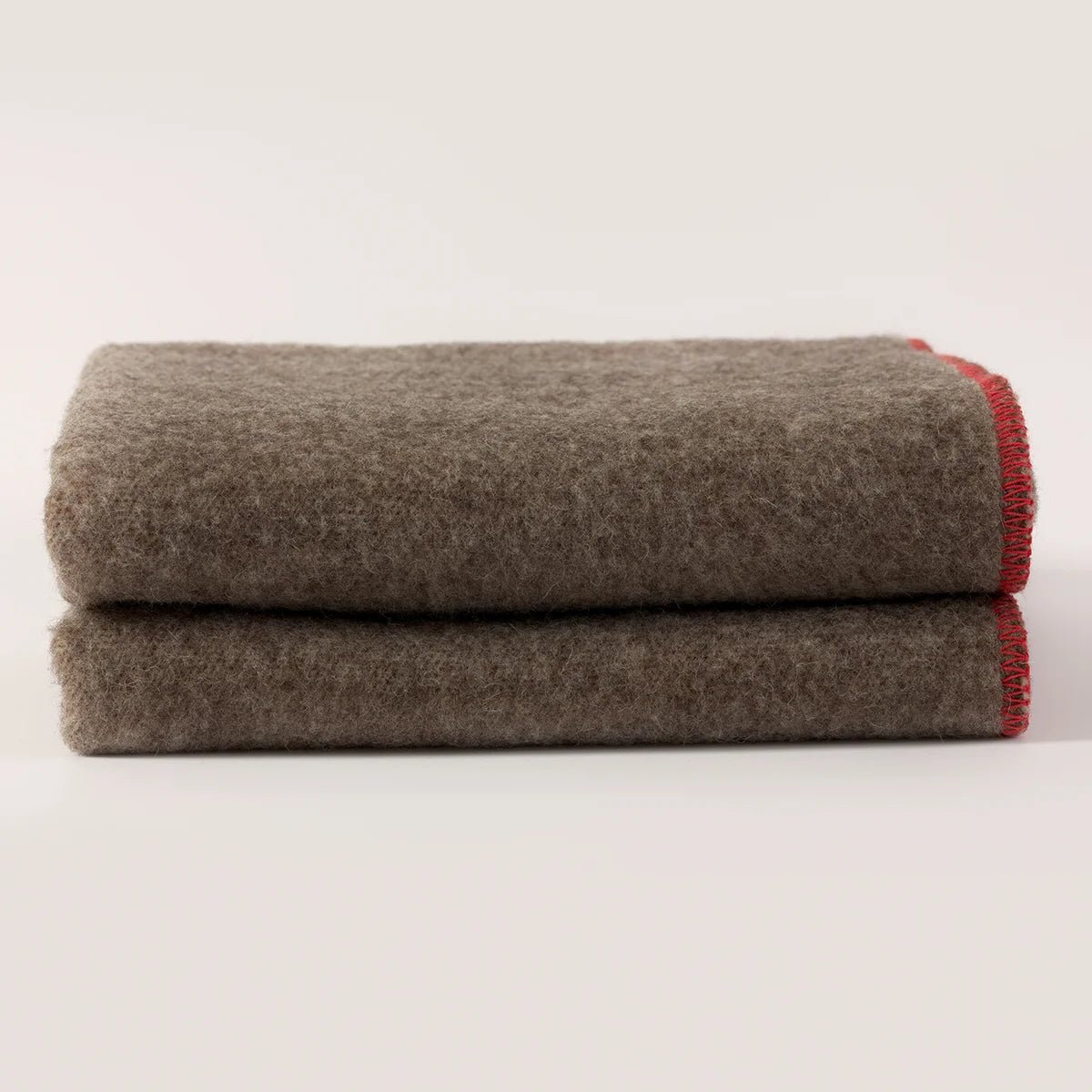Plaid 100% Laine gris chiné Rhune - MIDIPY - La Maison MilanaiseCarminSans porte - plaid