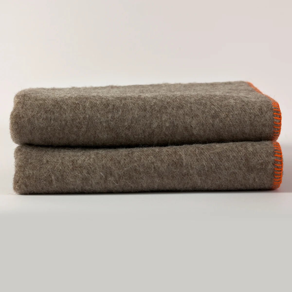 Plaid 100% Laine gris chiné Rhune - MIDIPY - La Maison MilanaiseTangerineSans porte - plaid