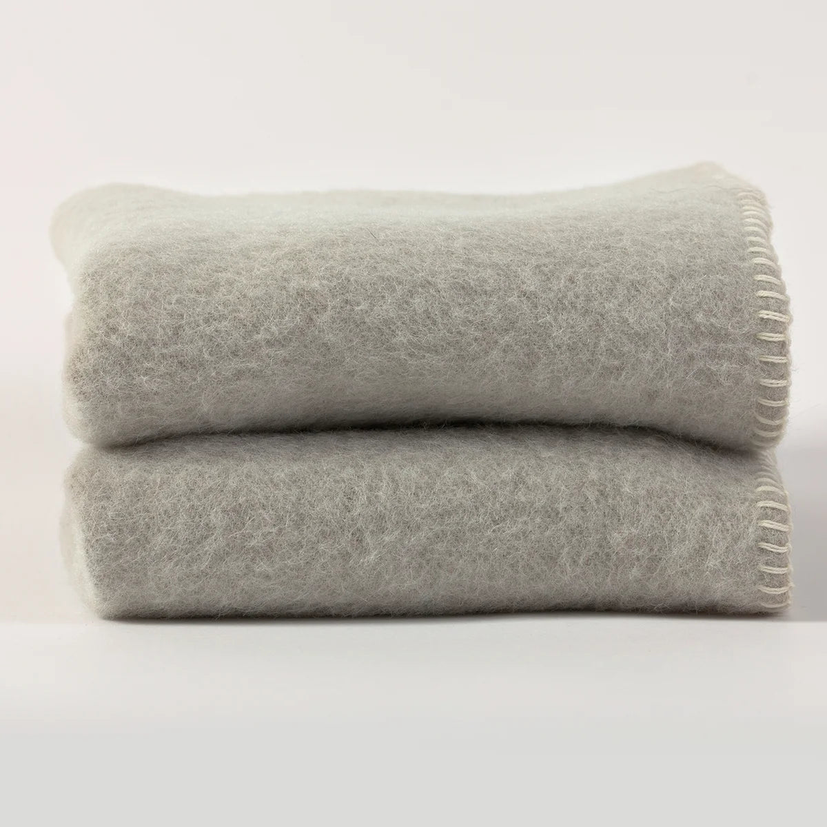 Plaid Alpaga et Laine gris clair Potosi - MIDIPY - La Maison MilanaiseSans porte - plaid