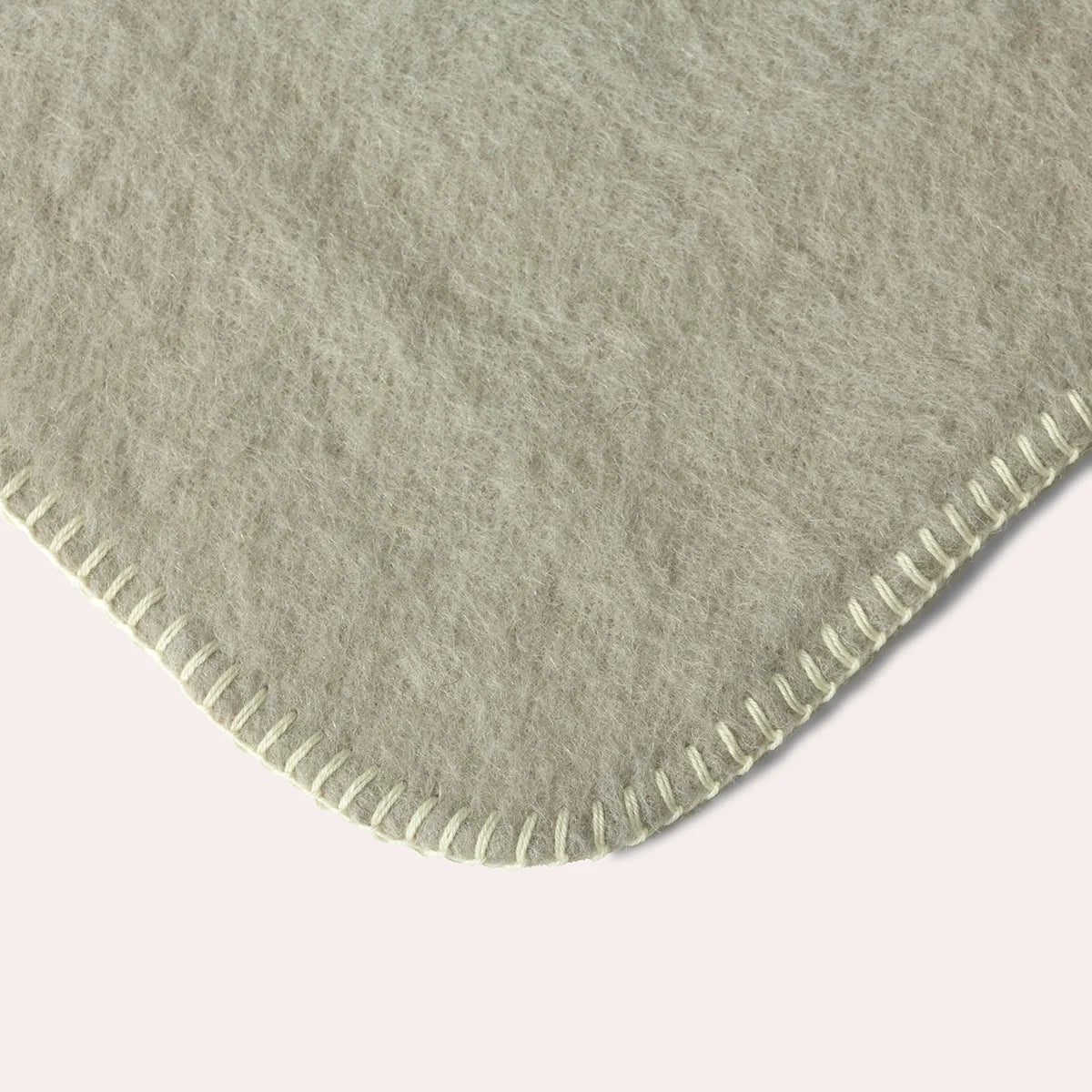 Plaid Alpaga et Laine gris clair Potosi - MIDIPY - La Maison MilanaiseSans porte - plaid