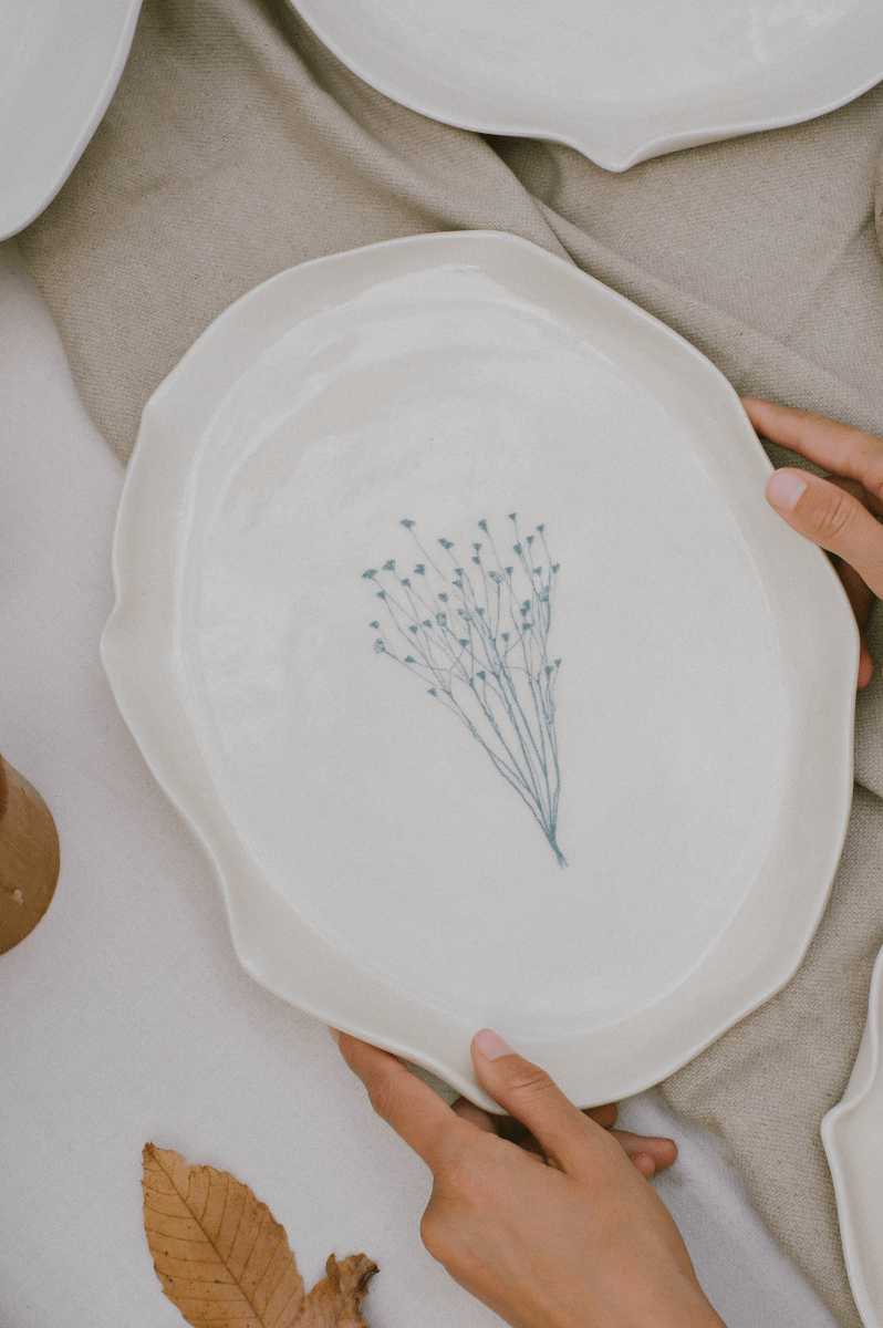 Plat en faïence blanche Wild Field - MARTINAS HOME - La Maison MilanaisePLATRONDWILDFIELDRond Ø30cmBleu