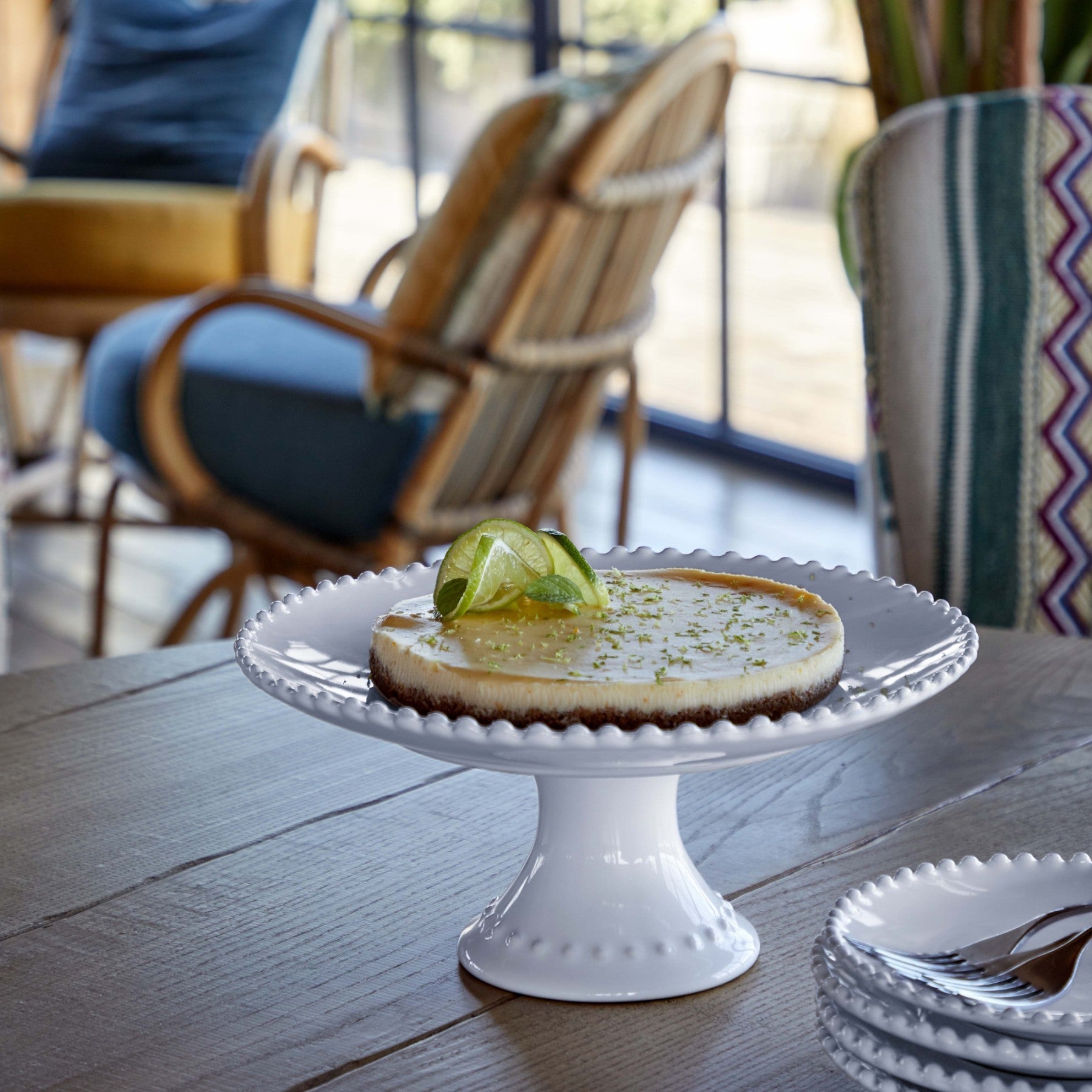 Porte gâteaux rond en grès fin blanc bord perlé Pearl - COSTA NOVA - La Maison MilanaisePEP226Petit Ø22cmxH11.7cm