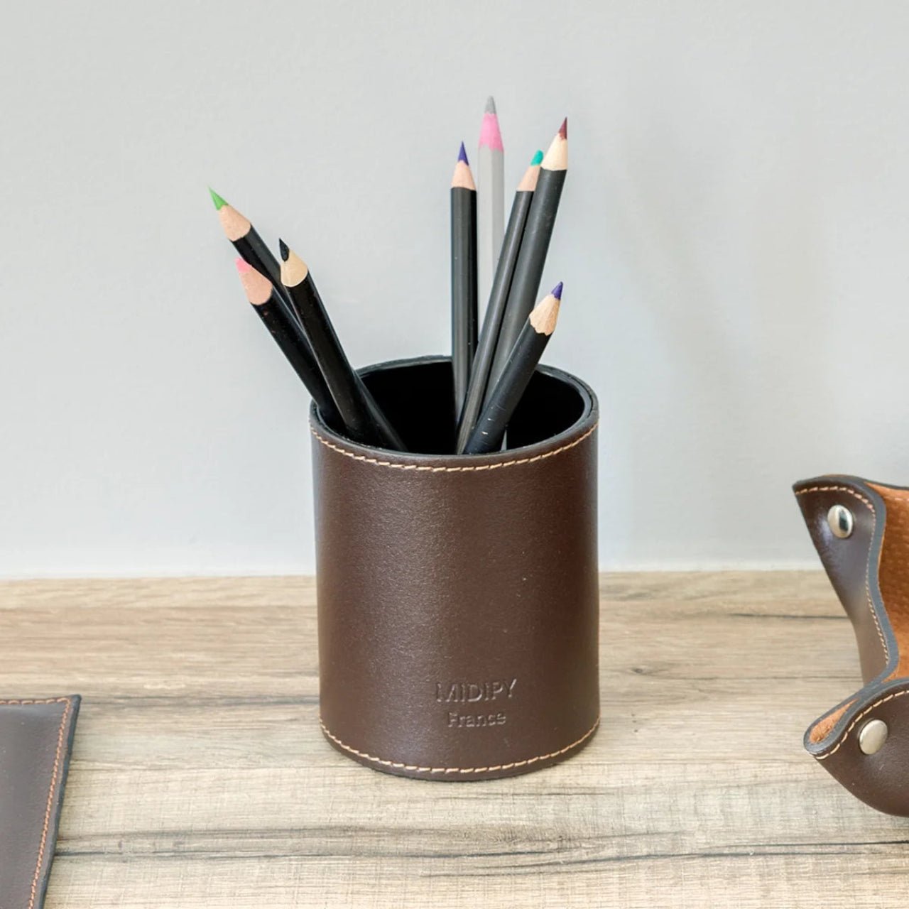Pot à crayons en cuir Sigoyer - MIDIPY - La Maison MilanaisePOTACRAYONMIDIPY - 1Camel