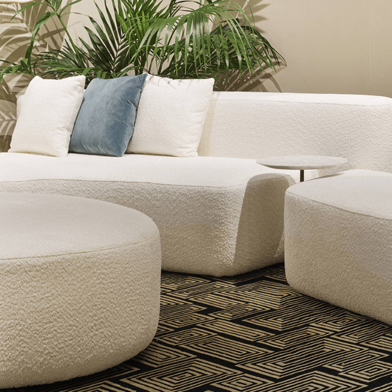 Pouf oval en tissu beige Mythos - MARIONI - La Maison MilanaiseI0332