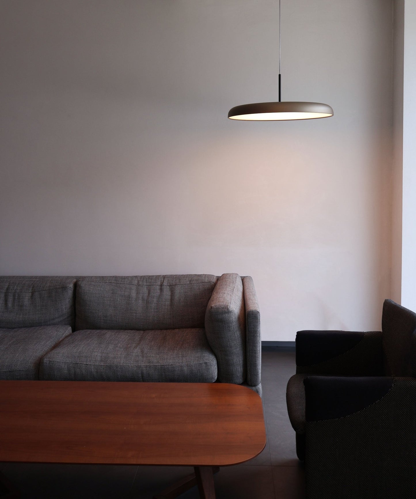 Suspension ronde en aluminium ZERO S/M/L - LUMEN CENTER - La Maison MilanaiseZR33103S27S Ø30cmNoir grainéBlanc Chaud 2700K