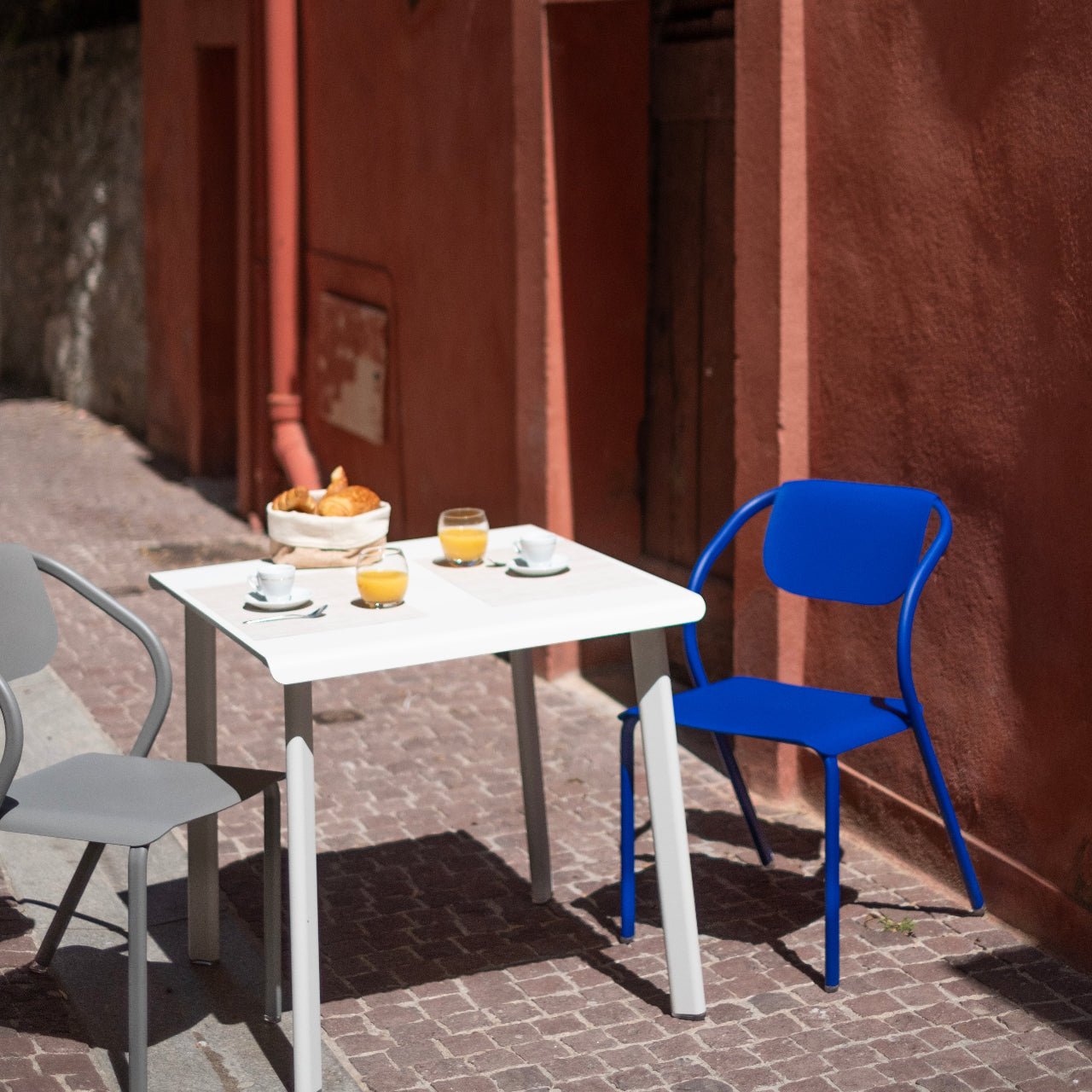 Table 2 personnes en aluminium Design et fabrication française - ALLURE D'AZUR - La Maison Milanaise582016LAGUNELagune70x70xH73cm