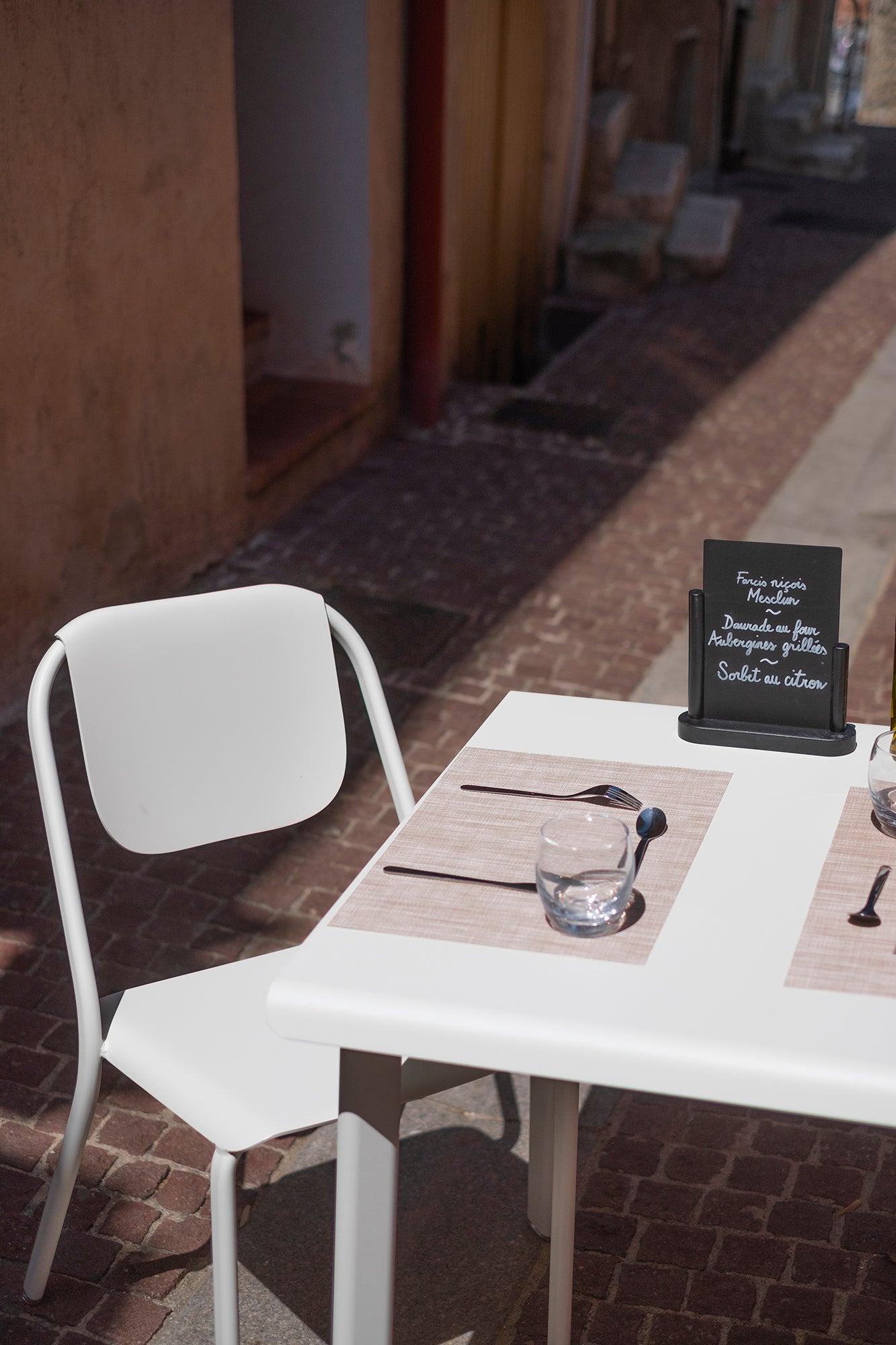 Table 2 personnes en aluminium Design et fabrication française - ALLURE D'AZUR - La Maison Milanaise582016LAGUNELagune70x70xH73cm