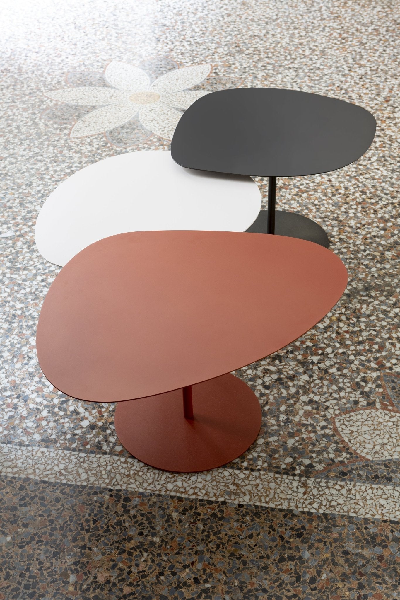 Table basse organique en aluminium Galet - MATIERE GRISE - La Maison MilanaiseGALET - 38Terracotta 142Moyenne 58x75xH39cm