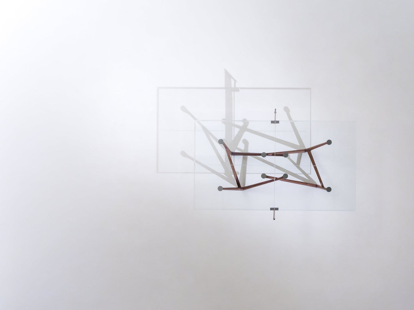 Table design en verre et noyer Effetto 71 - TECKELL - La Maison MilanaisePIN.01.A00