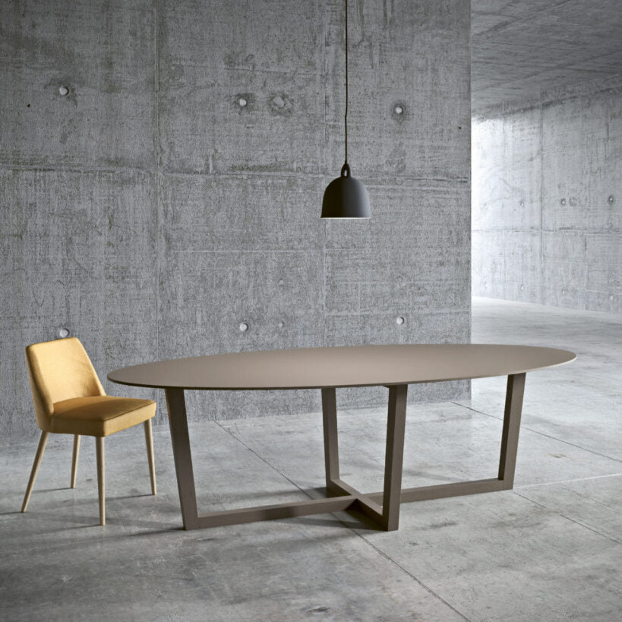 Table FENG SHUI – Design italien d’exception en Fenix, céramique ou HPL – IMPÉRIAL LINE - La Maison MilanaiseFENGSHUI - 2200x100cm Ovale Plateau Fenix et pied reverse Chalet