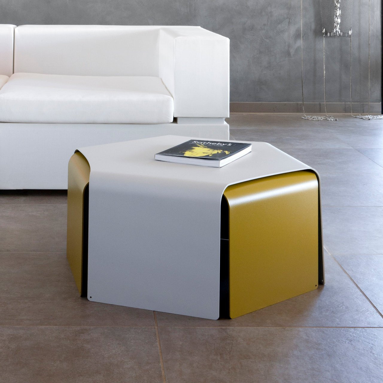 Tables basses empilables design en métal Ponant - MATIERE GRISE - La Maison MilanaiseOrange givré 144Crème 190