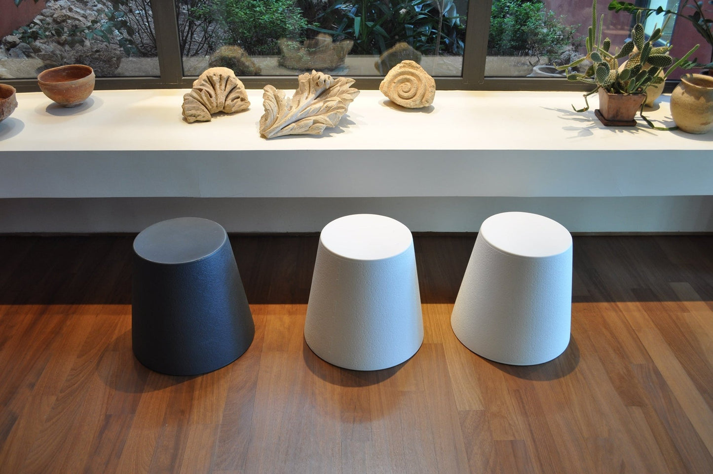 Tabouret Ali Baba Stool – Version classique & lumineuse - SLIDE - La Maison MilanaiseALIBABASTOOLLED1Blanc lumineux