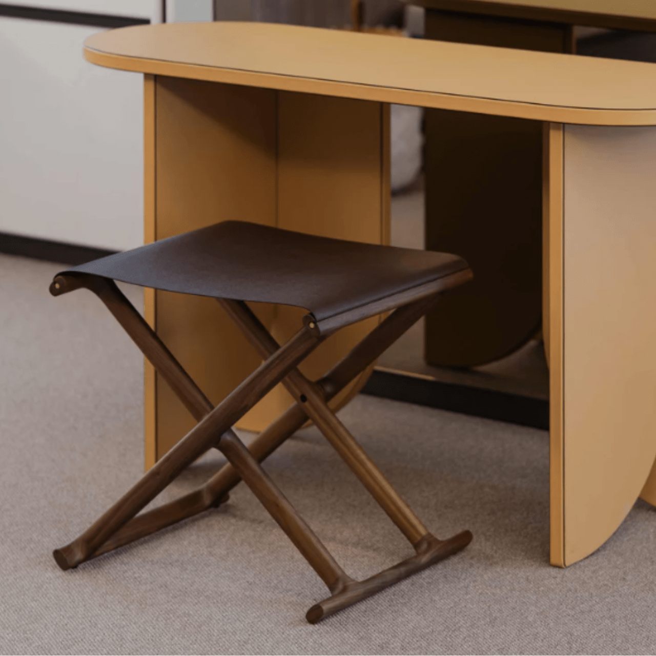 Tabouret bois et cuir Chelsea - PINETTI - La Maison Milanaise00.2080CHOCOChocolat