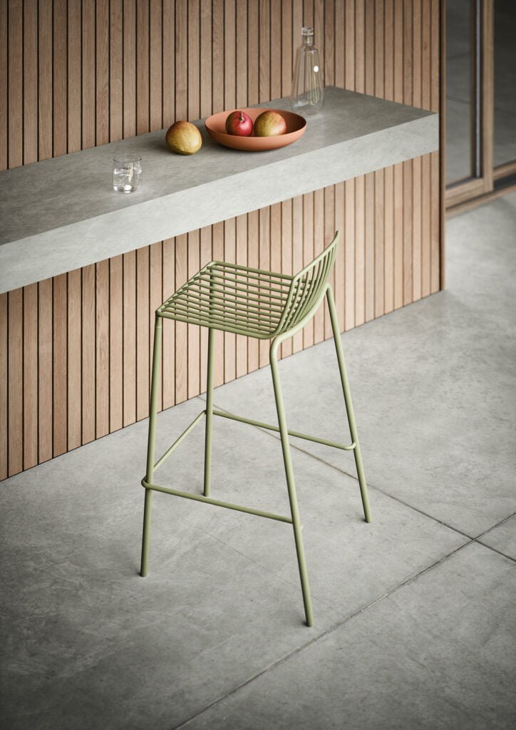 Tabouret RIGA – Simplicité graphique, audace chromatique - IMPERIAL LINE - La Maison MilanaiseTABOURETRIGA - 1H80xL49xP49cm Hauteur d'assise 65cmBlanc