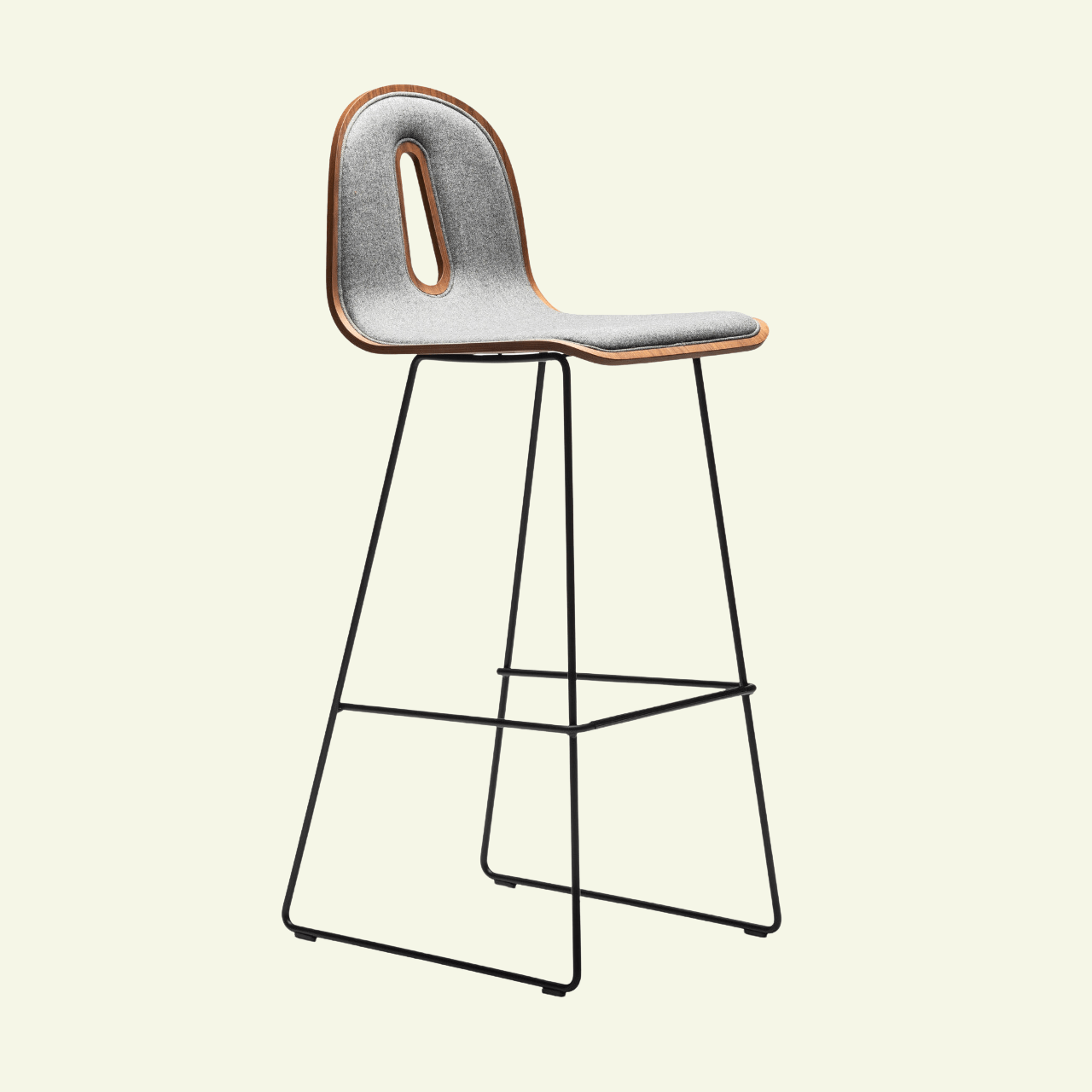 Tabourets en bois et métal Gotham Woody - CHAIRS AND MORE - La Maison MilanaiseGOTHAMWOODYSLSG - 80 - IGrand Tabouret L41.5cmxH110cmxP54cm hauteur d'assise 82cmNoyer et Tissus
