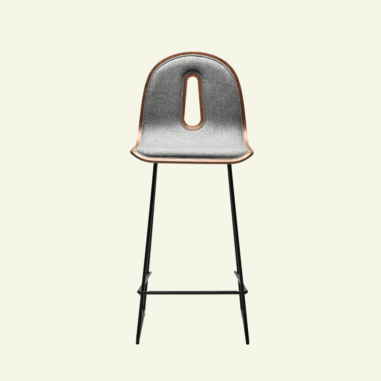 Tabourets en bois et métal Gotham Woody - CHAIRS AND MORE - La Maison MilanaiseGOTHAMWOODYSLSG - 65 - ITabouret L41.5cmxH96cmxP50cm hauteur d'assise 67cmNoyer et Tissus