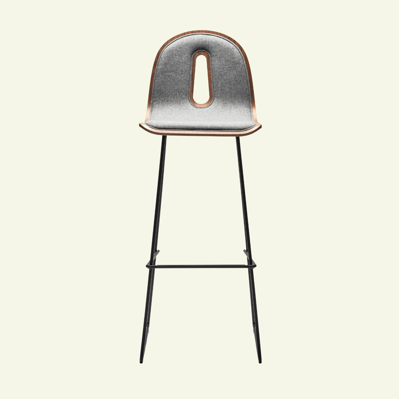 Tabourets en bois et métal Gotham Woody - CHAIRS AND MORE - La Maison MilanaiseGOTHAMWOODYSLSG - 65 - ITabouret L41.5cmxH96cmxP50cm hauteur d'assise 67cmNoyer et Tissus